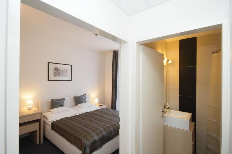 Hotel Arkadia Pecs Bagian luar foto