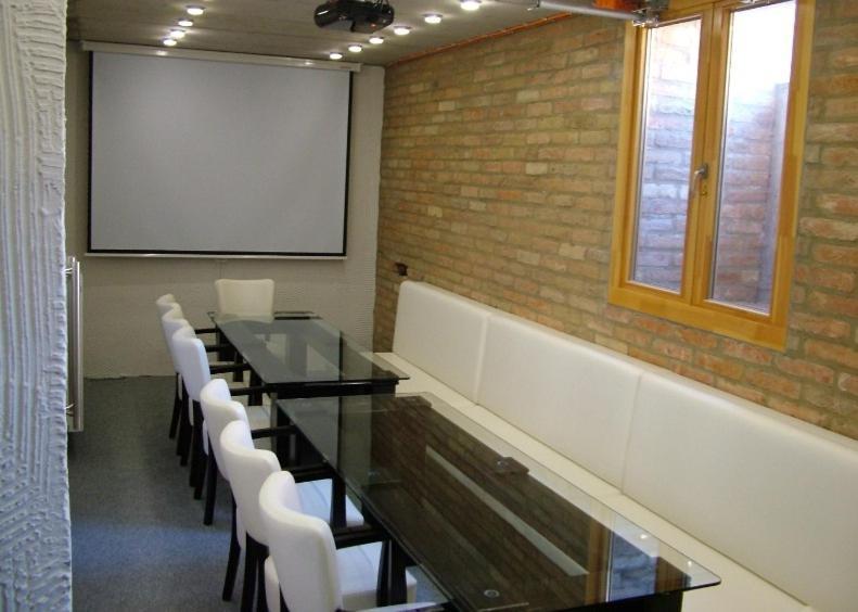 Hotel Arkadia Pecs Bagian luar foto
