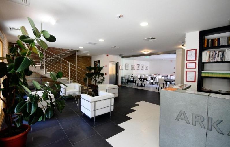 Hotel Arkadia Pecs Bagian luar foto