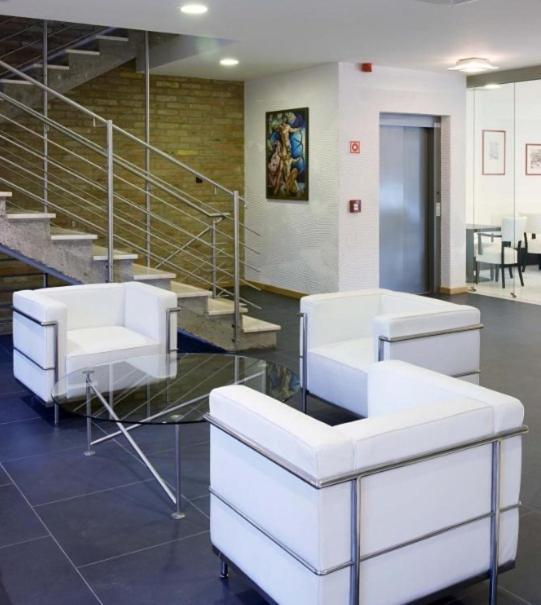 Hotel Arkadia Pecs Bagian luar foto