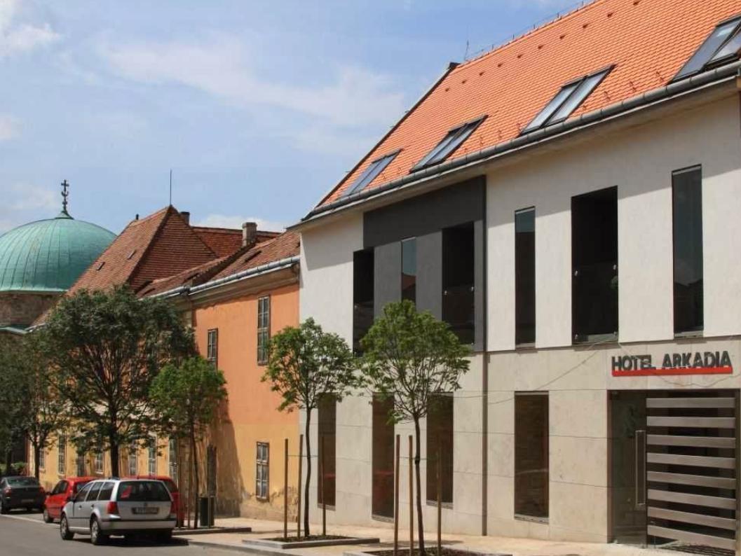 Hotel Arkadia Pecs Bagian luar foto