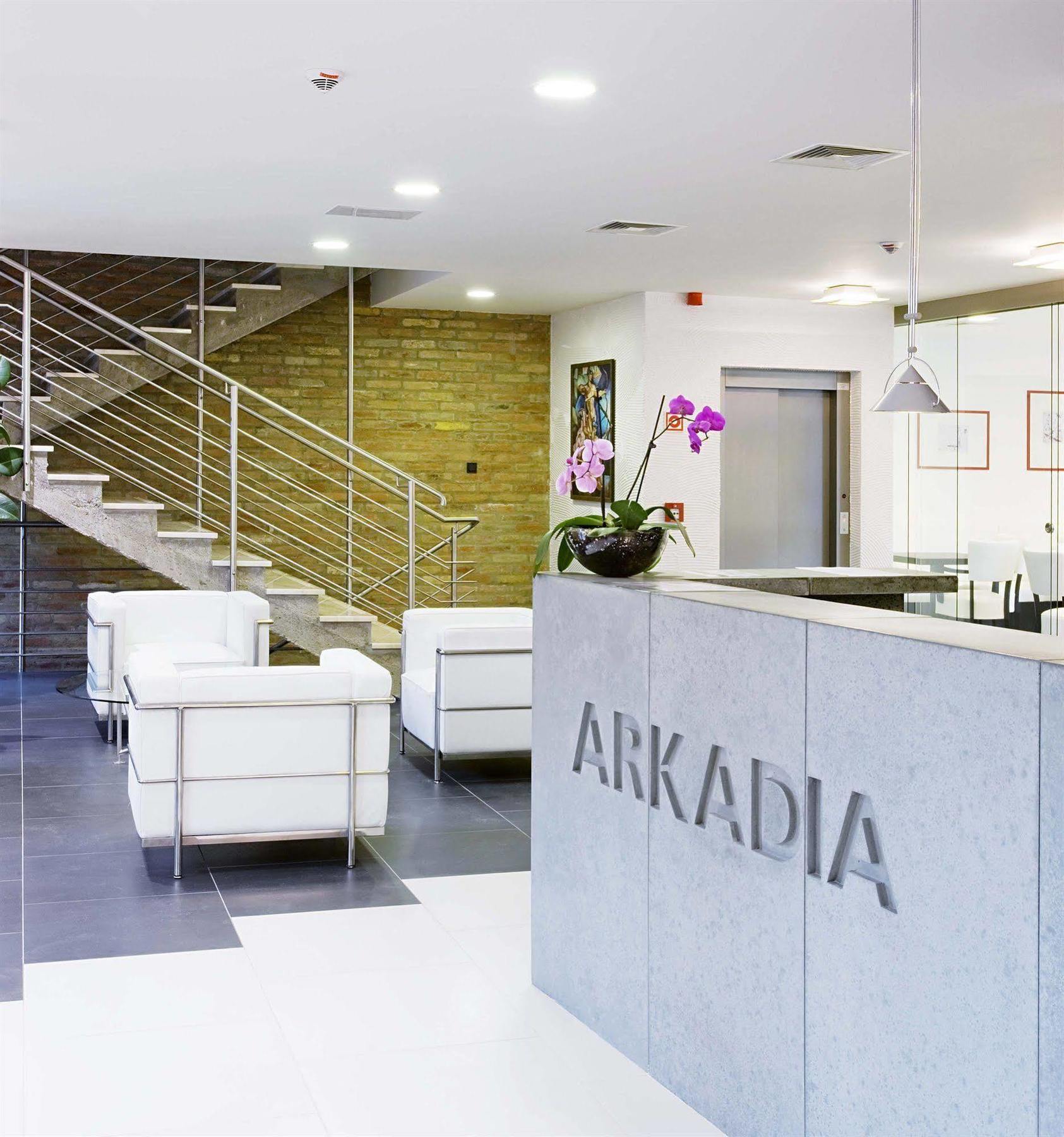 Hotel Arkadia Pecs Bagian luar foto